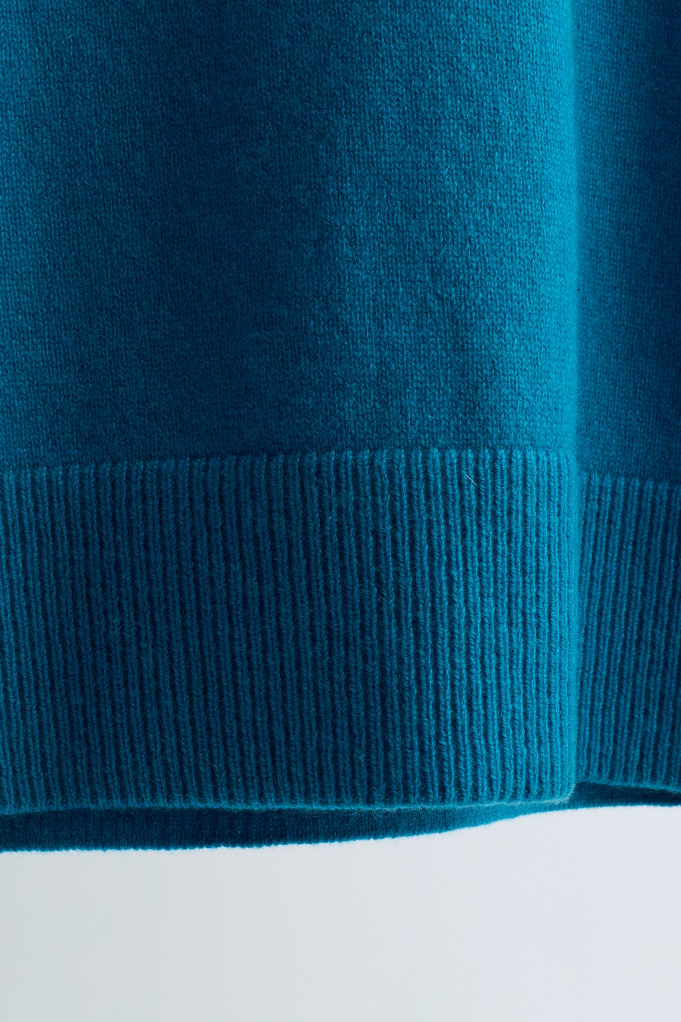 JENNIE LIU Women's 100% Pure Cashmere Long Sleeve Crew Neck Sweater