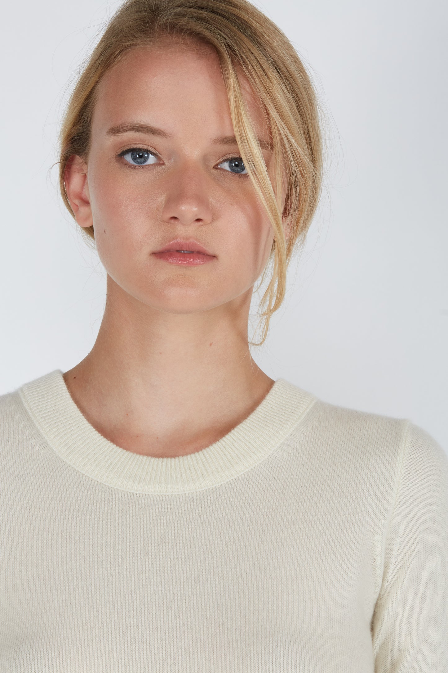 JENNIE LIU Women's 100% Pure Cashmere Long Sleeve Crew Neck Sweater