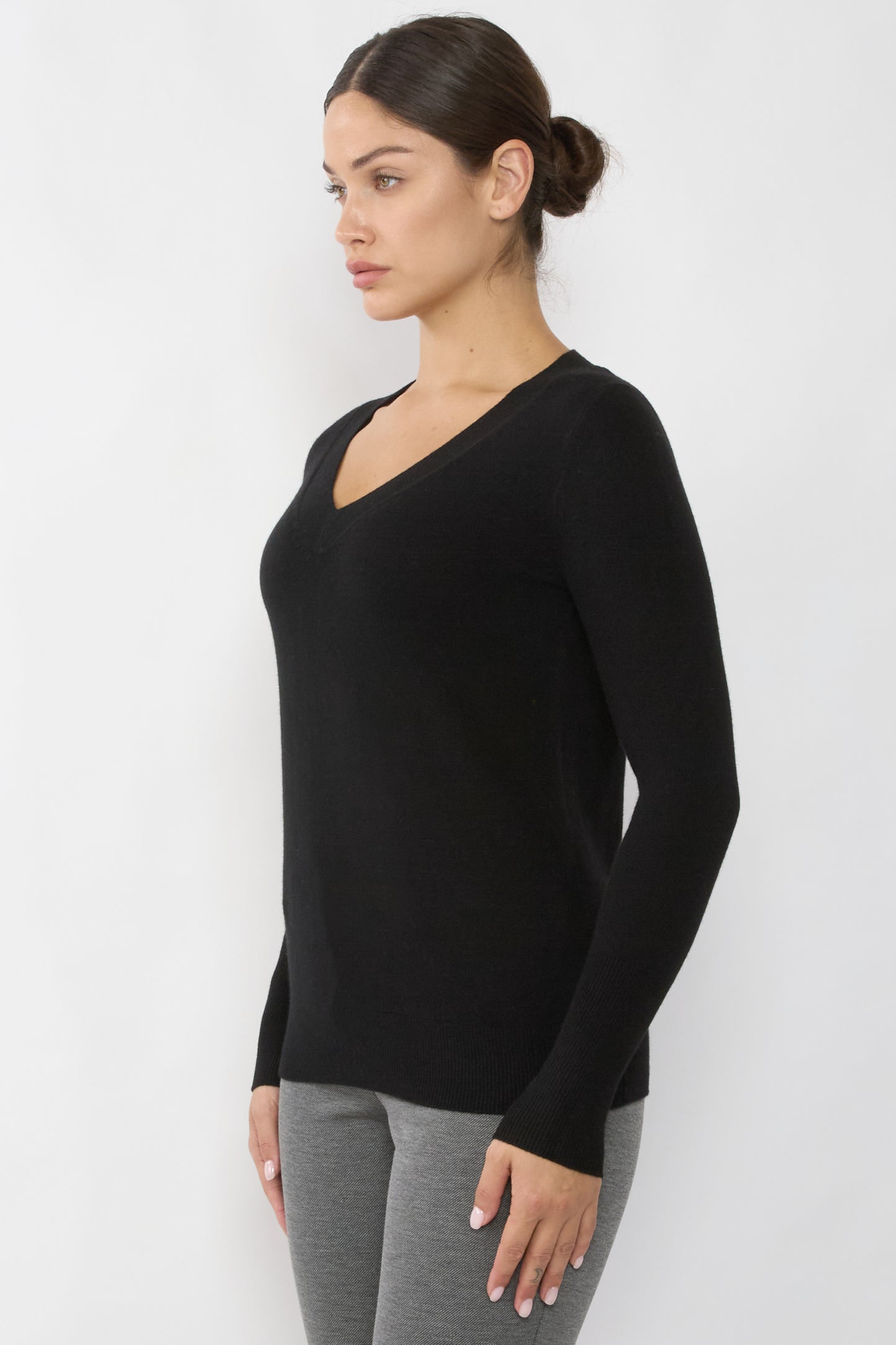JENNIE LIU Women's 100% Pure Cashmere Long Sleeve Ava V Neck Pullover Sweater