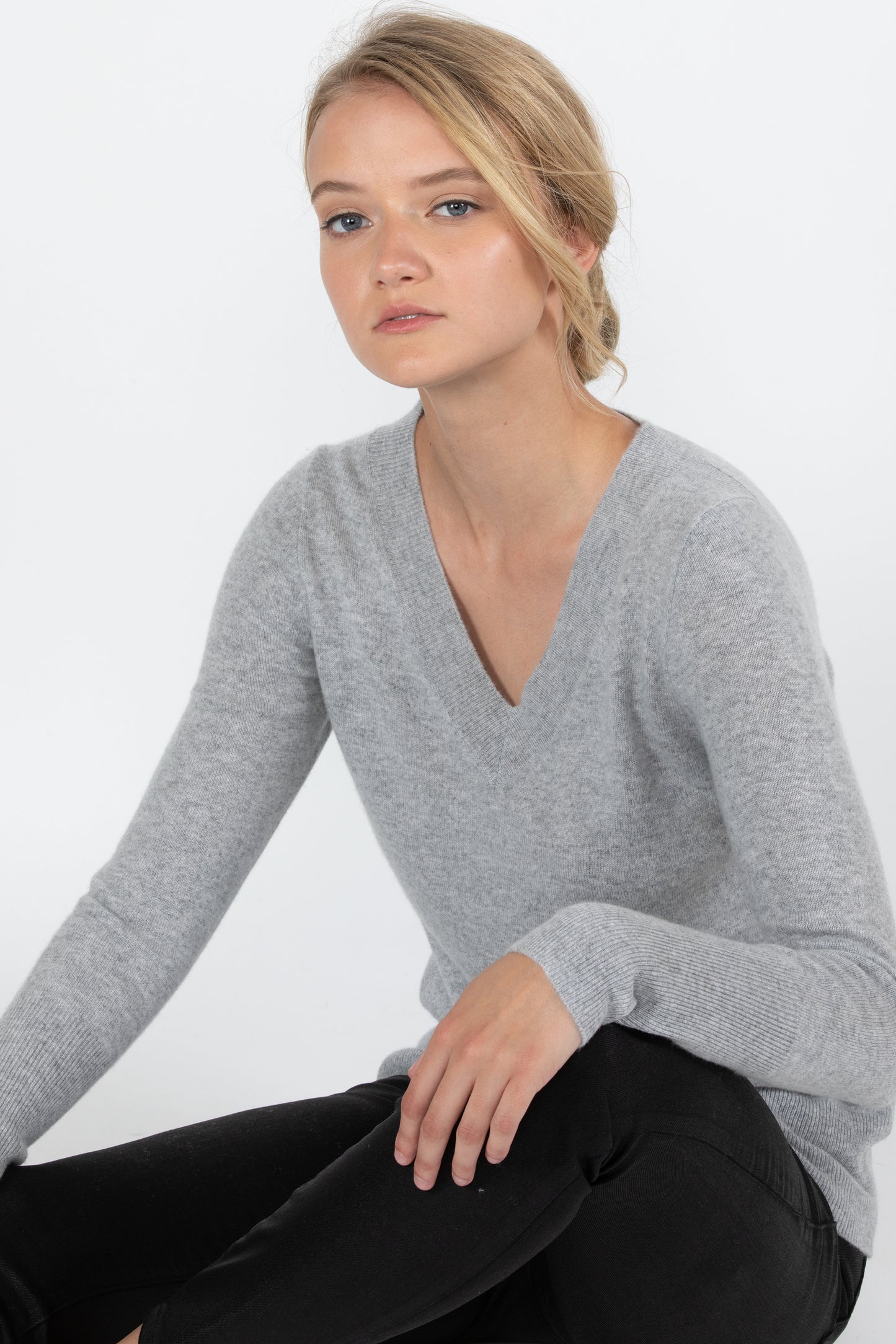 JENNIE LIU Women's 100% Pure Cashmere Long Sleeve Ava V Neck Pullover Sweater