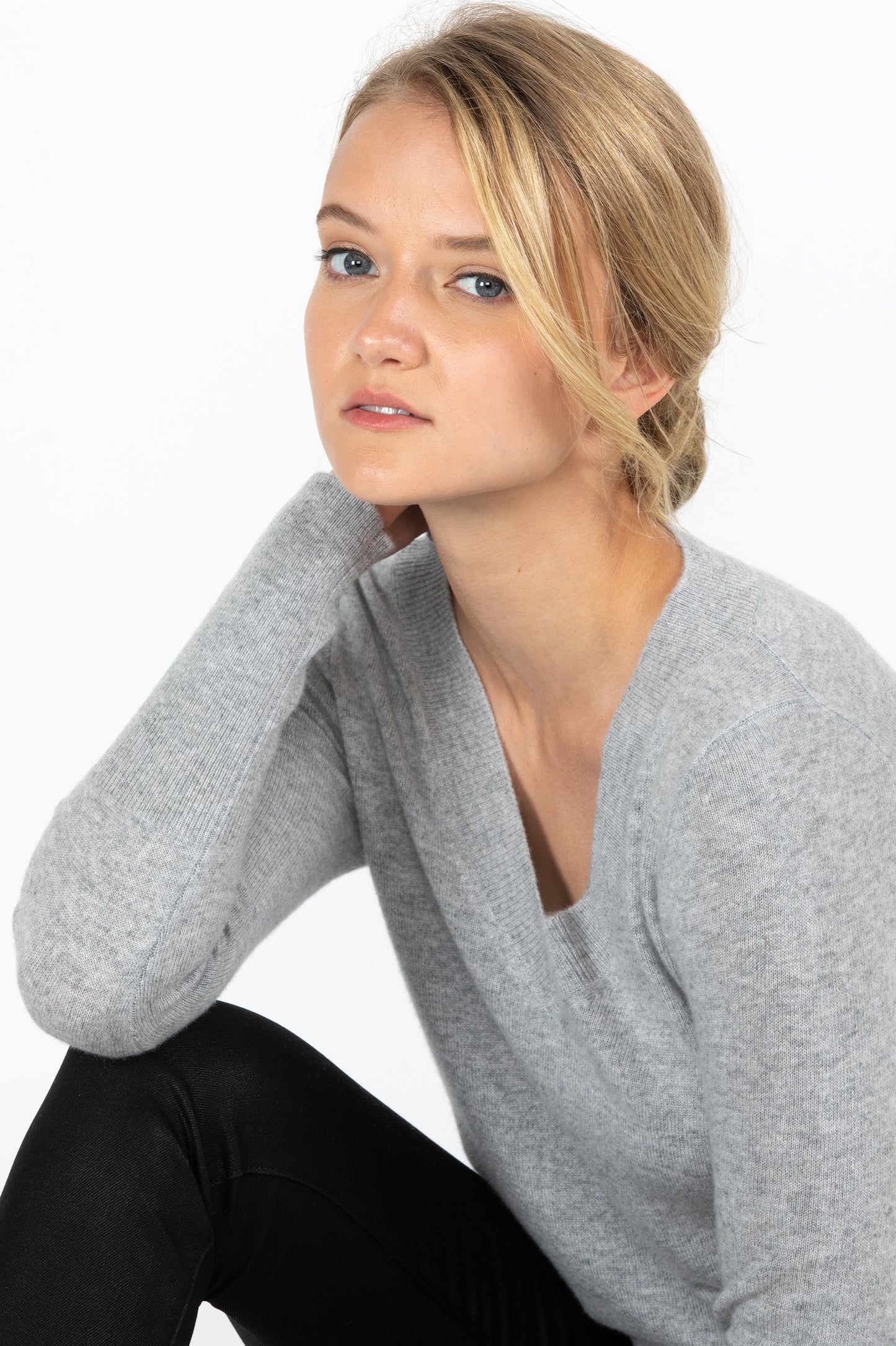 JENNIE LIU Women's 100% Pure Cashmere Long Sleeve Ava V Neck Pullover Sweater