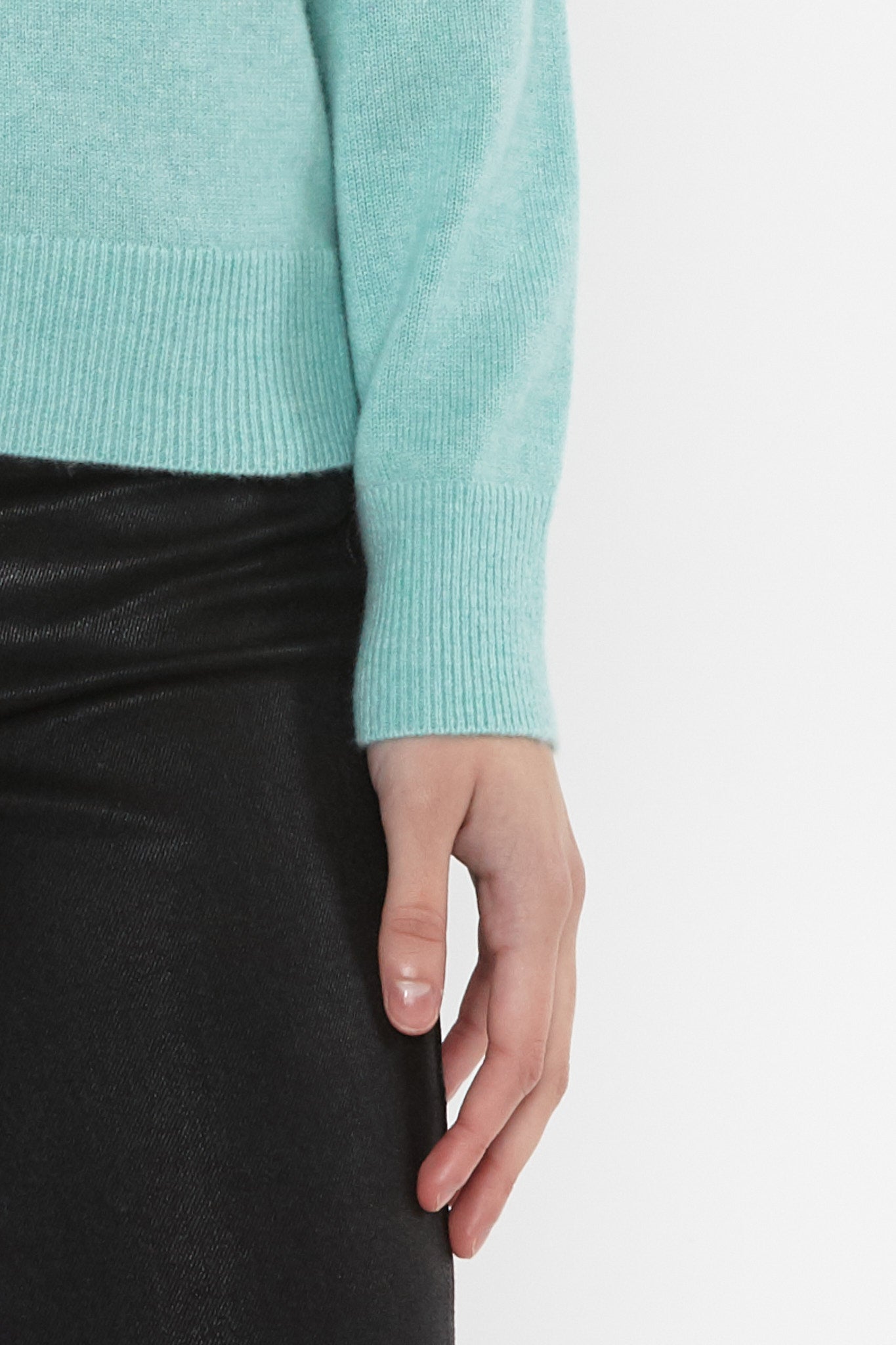 JENNIE LIU Women's 100% Cashmere Button Front Long Sleeve Crewneck Cardigan Sweater