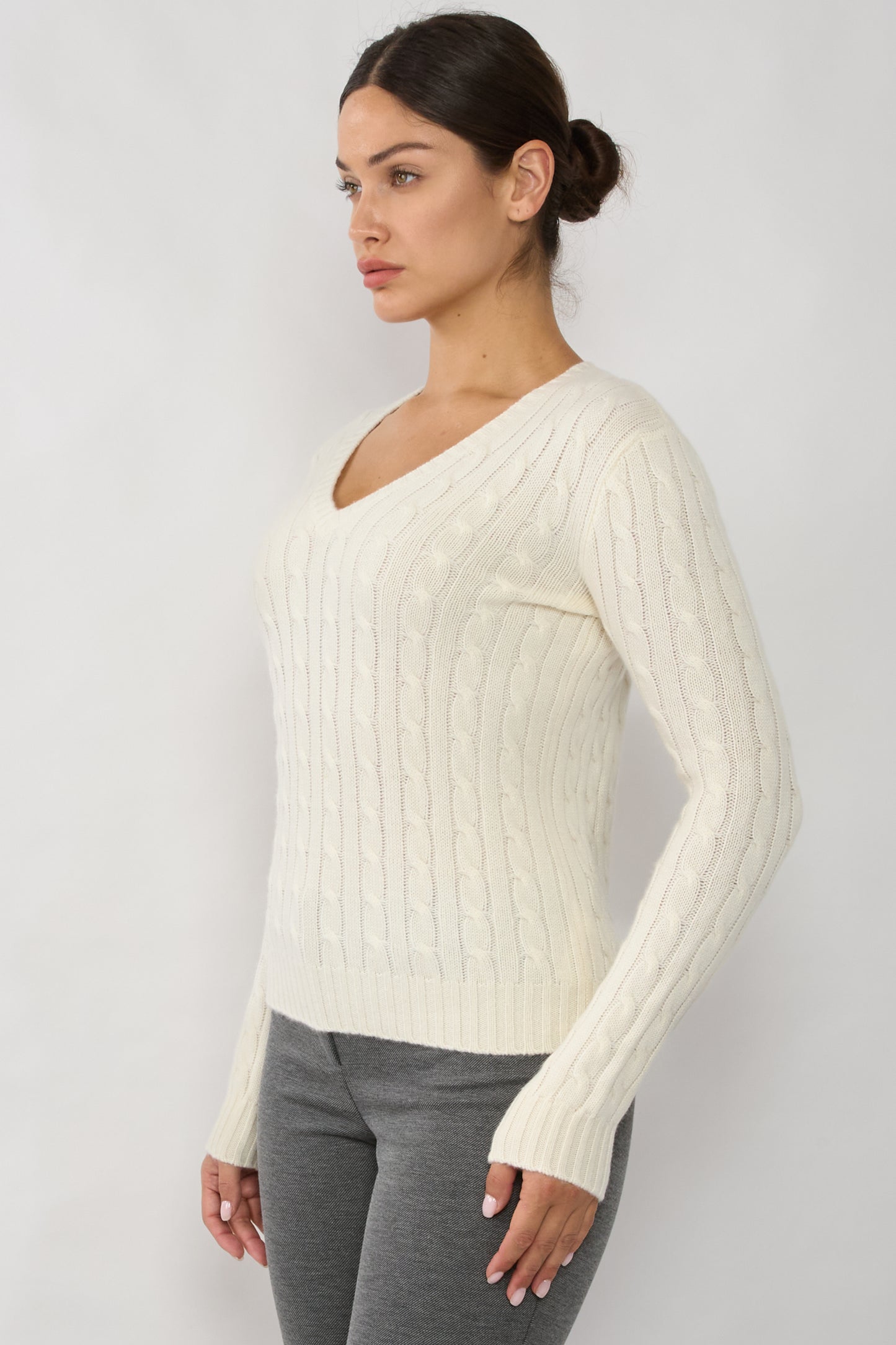 JENNIE LIU 100% Cashmere V-Neck Sweater | Chuncky Cashmere Cable-knit Sweaters for Women