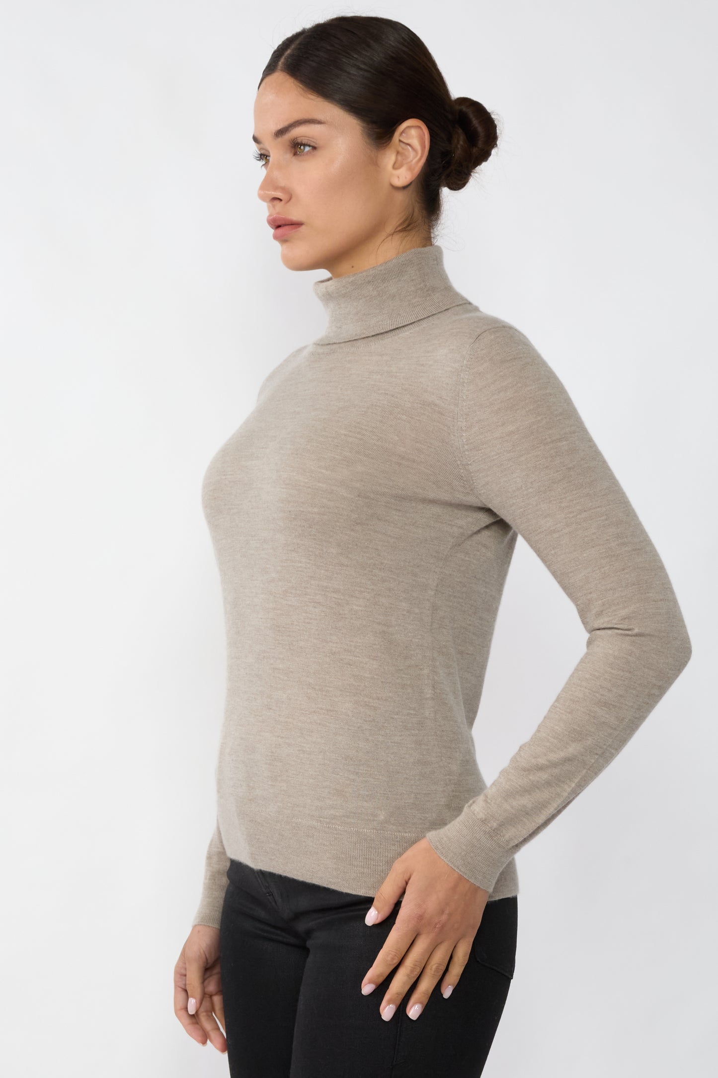 JENNIE LIU Womens 100% Cashmere Turtleneck Sweater | Tissue Weight Cashmere Sweaters for Women