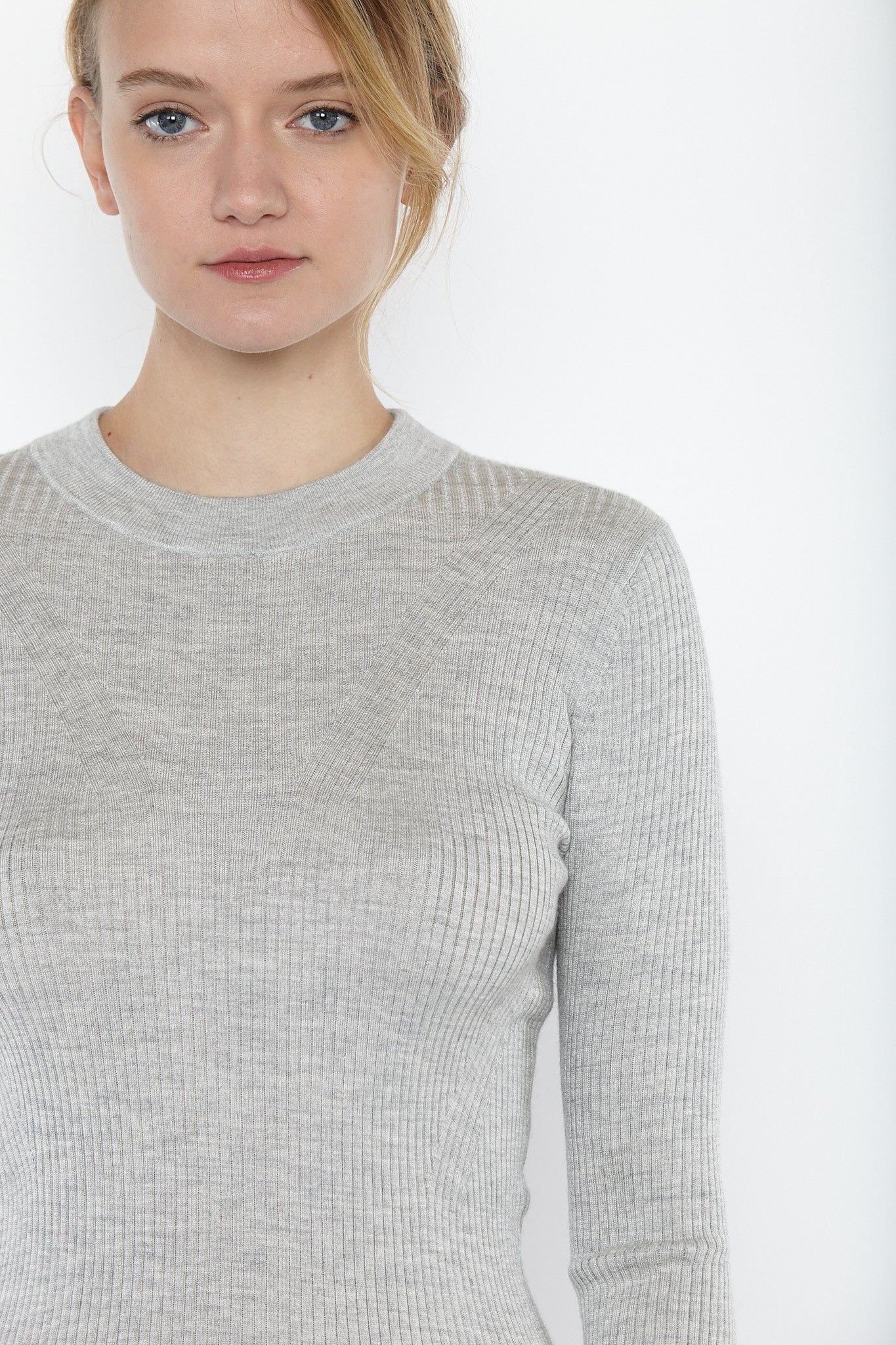 JENNIE LIU TISSUE WEIGHT 55% SILK 45% CASHMERE RIBBED LONG SLEEVE CREW NECK SWEATER