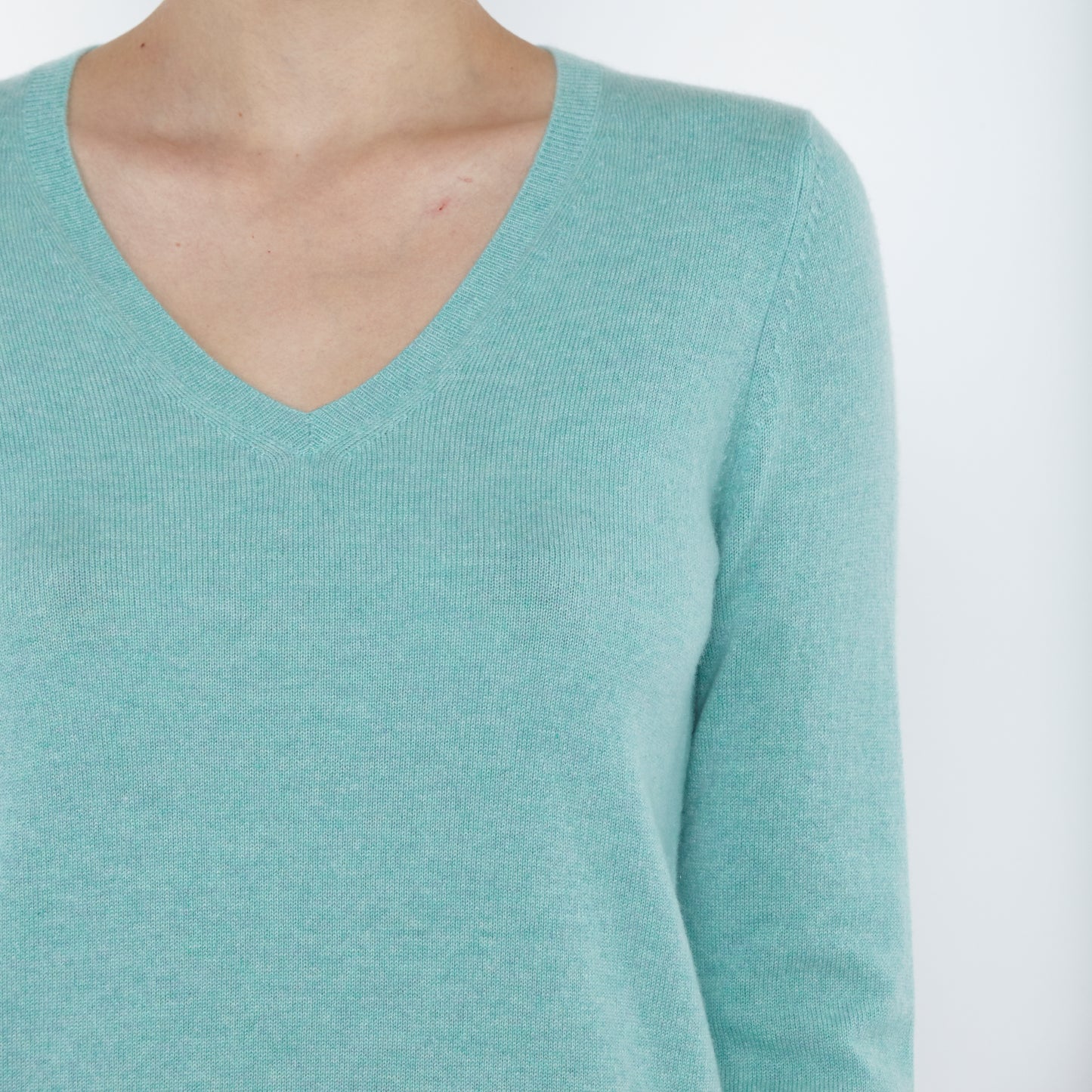 JENNIE LIU Women's 100% Pure Cashmere Long Sleeve Pullover V Neck Sweater