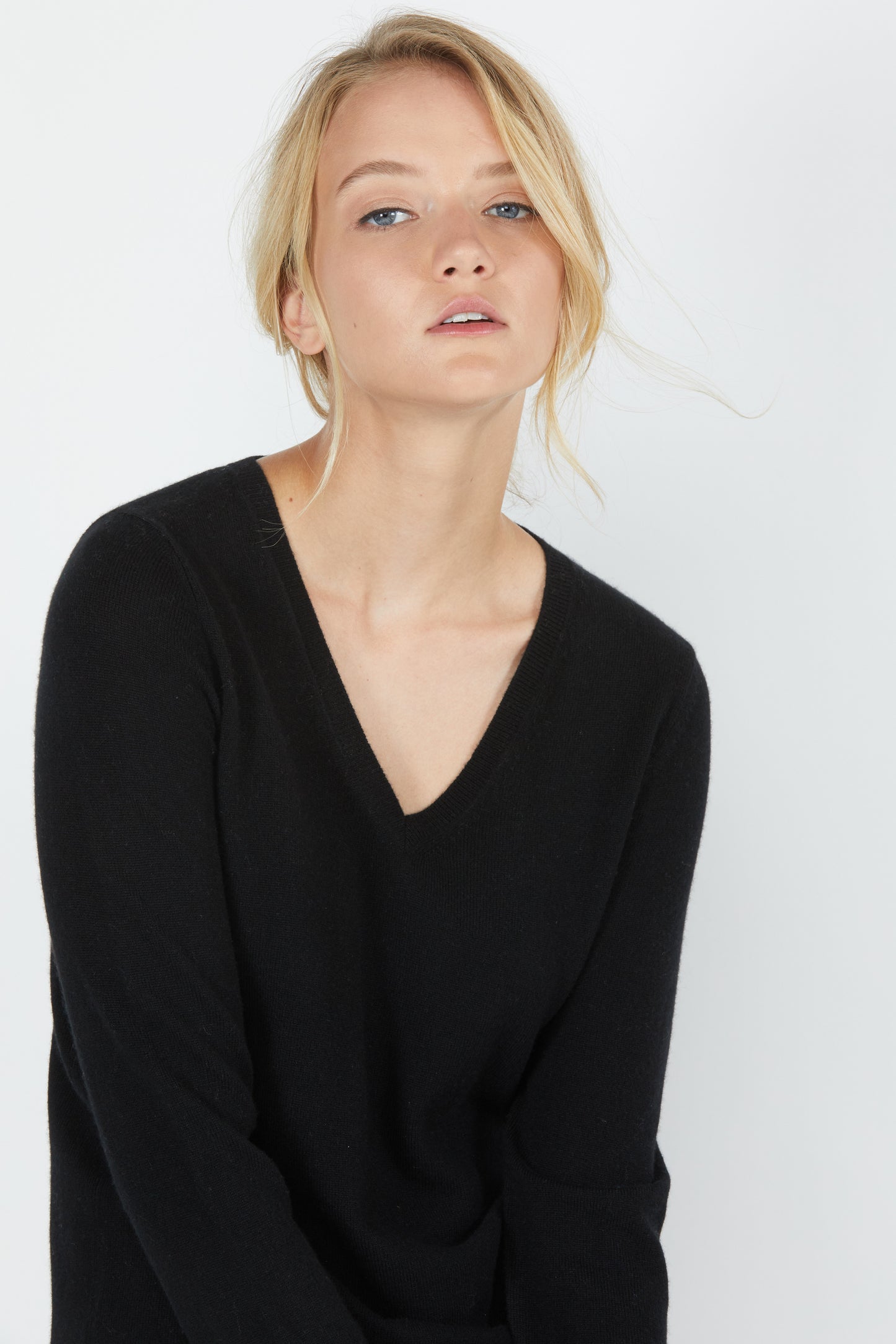 JENNIE LIU Women's 100% Pure Cashmere Long Sleeve Pullover V Neck Sweater