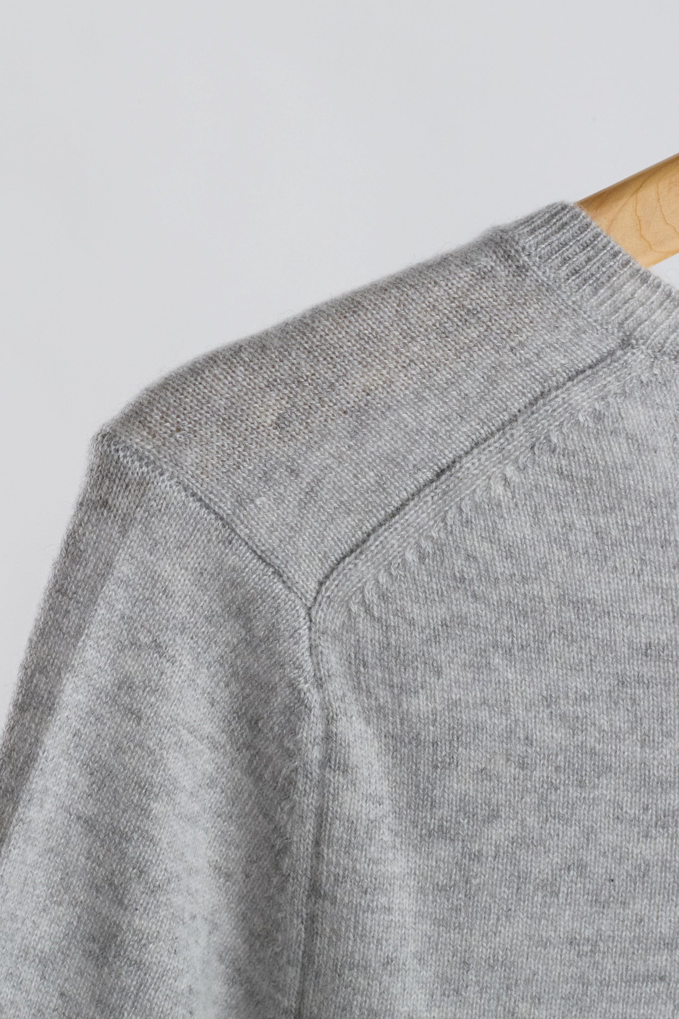 JENNIE LIU Women's 100% Pure Cashmere Long Sleeve Pullover V Neck Sweater