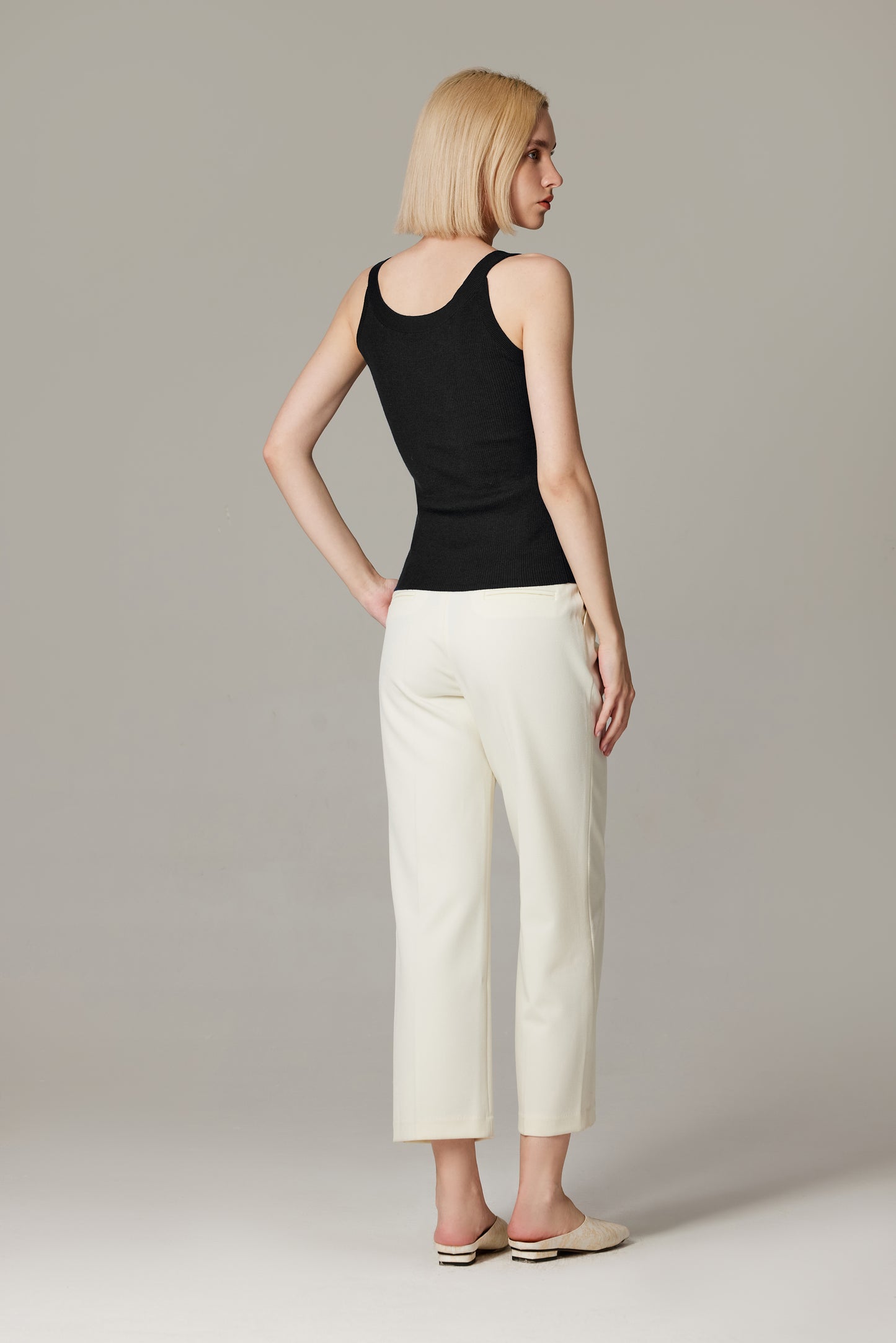 JENNIE LIU Women's Scoop Neck Tank Top | 75% Merino Wool 25% Silk Ultra-Soft Layering Essential | Natrual Moisture Wicking Sweater