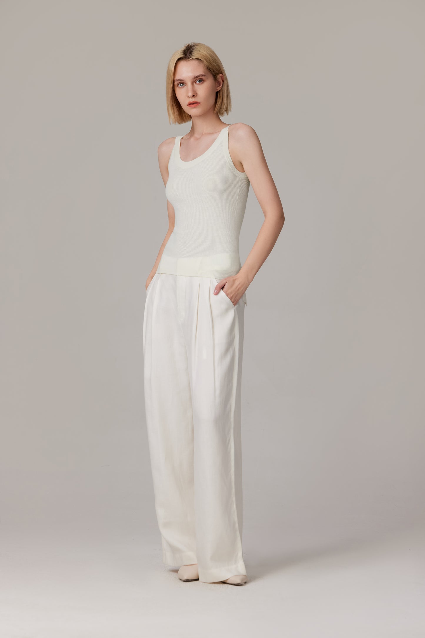 JENNIE LIU Women's Scoop Neck Tank Top | 75% Merino Wool 25% Silk Ultra-Soft Layering Essential | Natrual Moisture Wicking Sweater