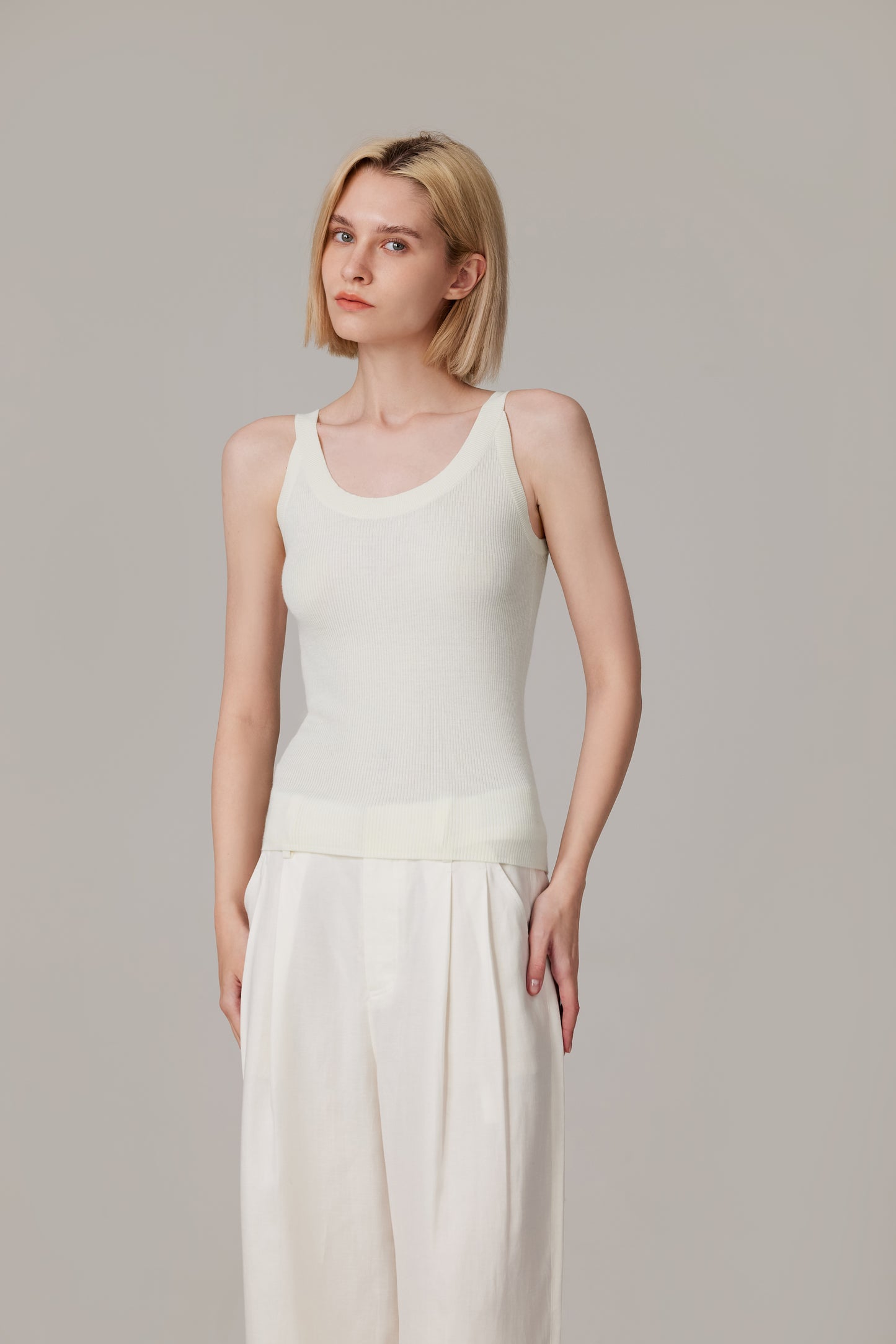 JENNIE LIU Women's Scoop Neck Tank Top | 75% Merino Wool 25% Silk Ultra-Soft Layering Essential | Natrual Moisture Wicking Sweater