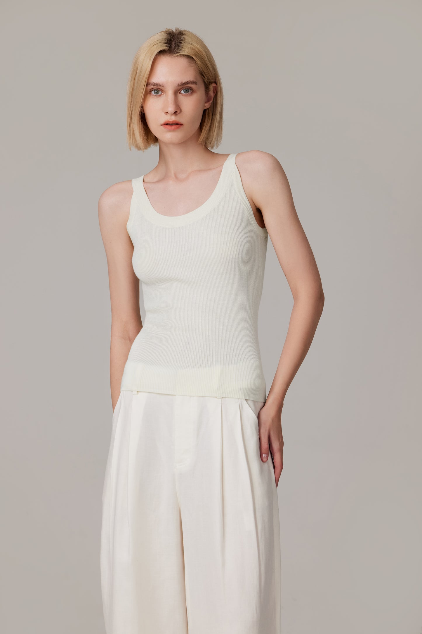 JENNIE LIU Women's Scoop Neck Tank Top | 75% Merino Wool 25% Silk Ultra-Soft Layering Essential | Natrual Moisture Wicking Sweater