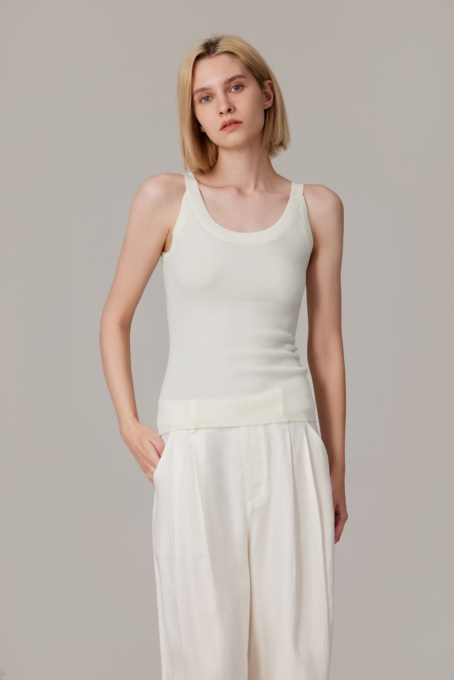 JENNIE LIU Women's Scoop Neck Tank Top | 75% Merino Wool 25% Silk Ultra-Soft Layering Essential | Natrual Moisture Wicking Sweater