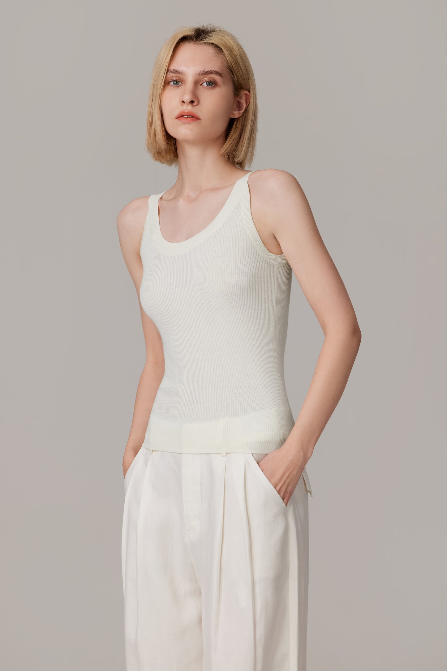 JENNIE LIU Women's Scoop Neck Tank Top | 75% Merino Wool 25% Silk Ultra-Soft Layering Essential | Natrual Moisture Wicking Sweater