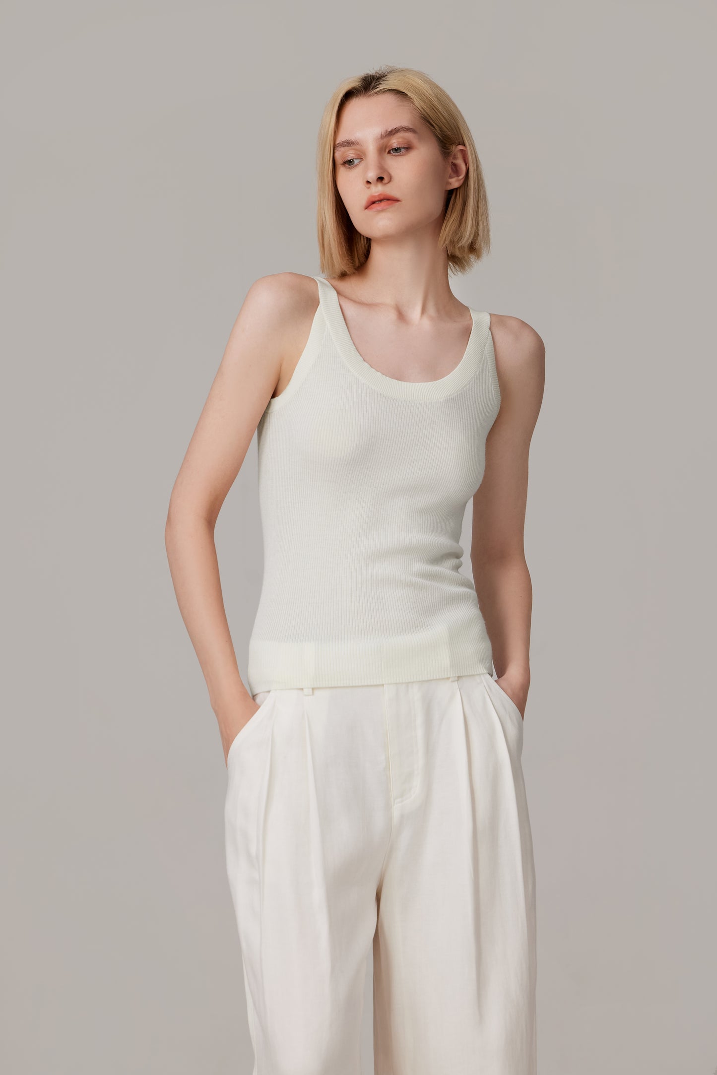 JENNIE LIU Women's Scoop Neck Tank Top | 75% Merino Wool 25% Silk Ultra-Soft Layering Essential | Natrual Moisture Wicking Sweater