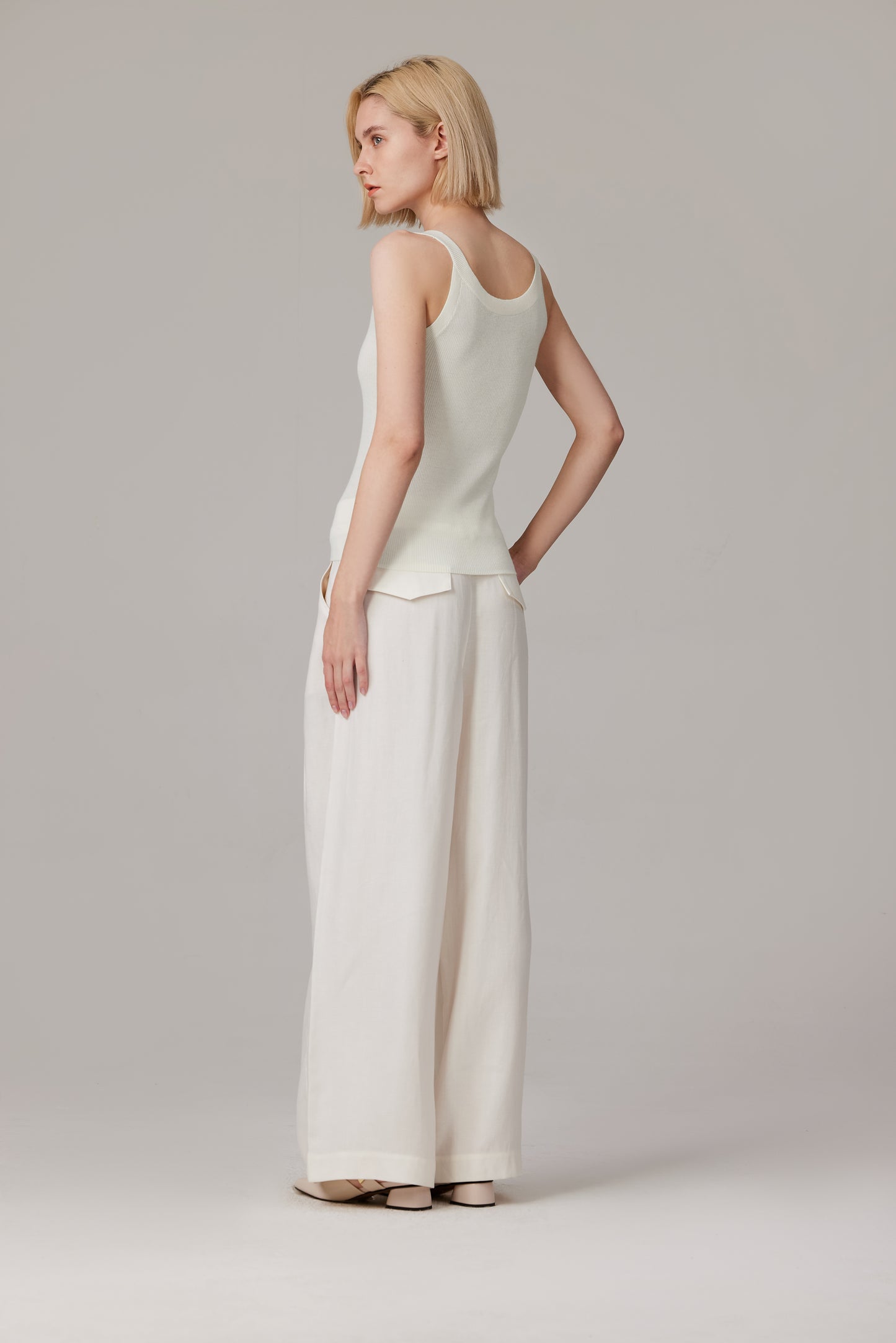 JENNIE LIU Women's Scoop Neck Tank Top | 75% Merino Wool 25% Silk Ultra-Soft Layering Essential | Natrual Moisture Wicking Sweater