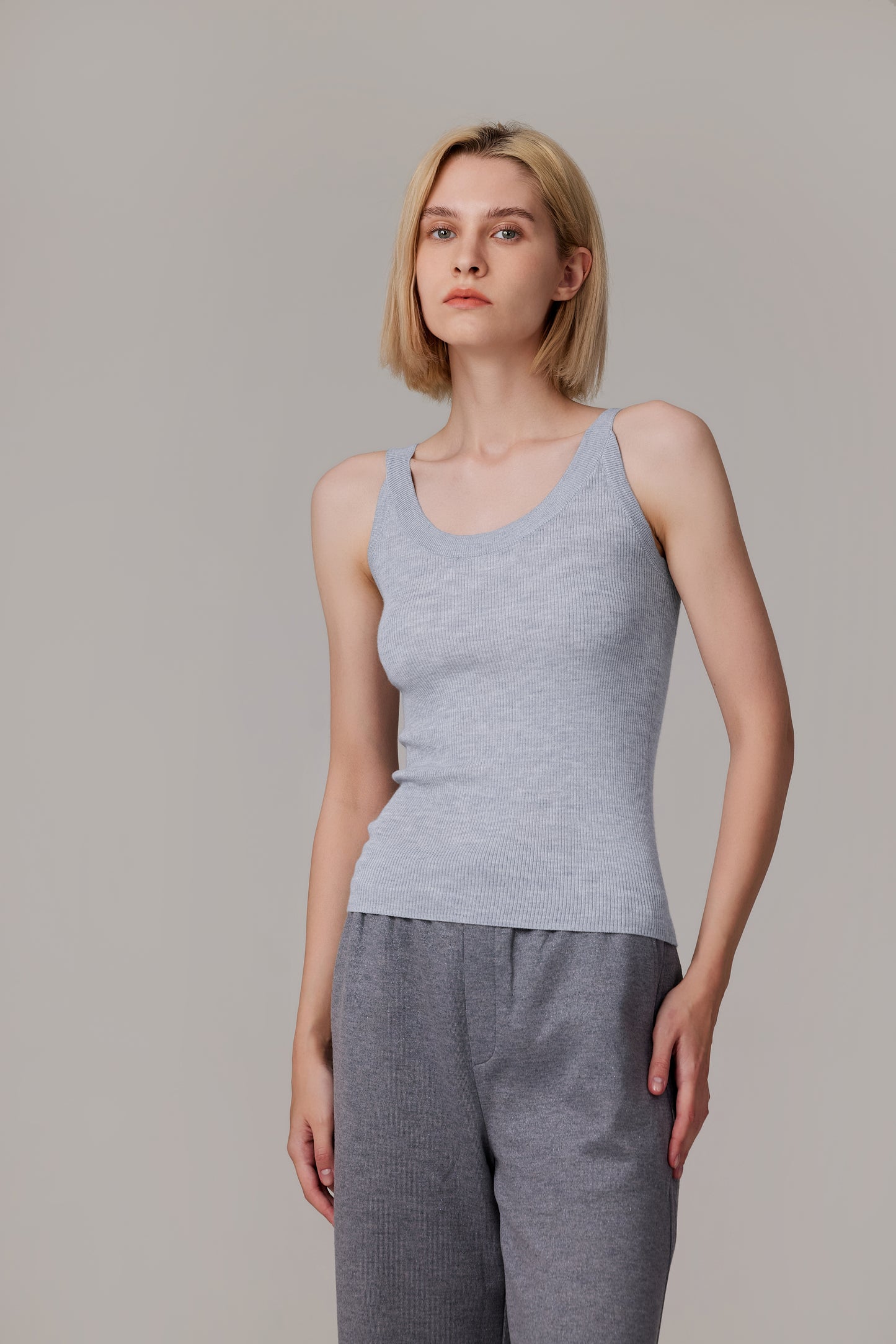 JENNIE LIU Women's Scoop Neck Tank Top | 75% Merino Wool 25% Silk Ultra-Soft Layering Essential | Natrual Moisture Wicking Sweater