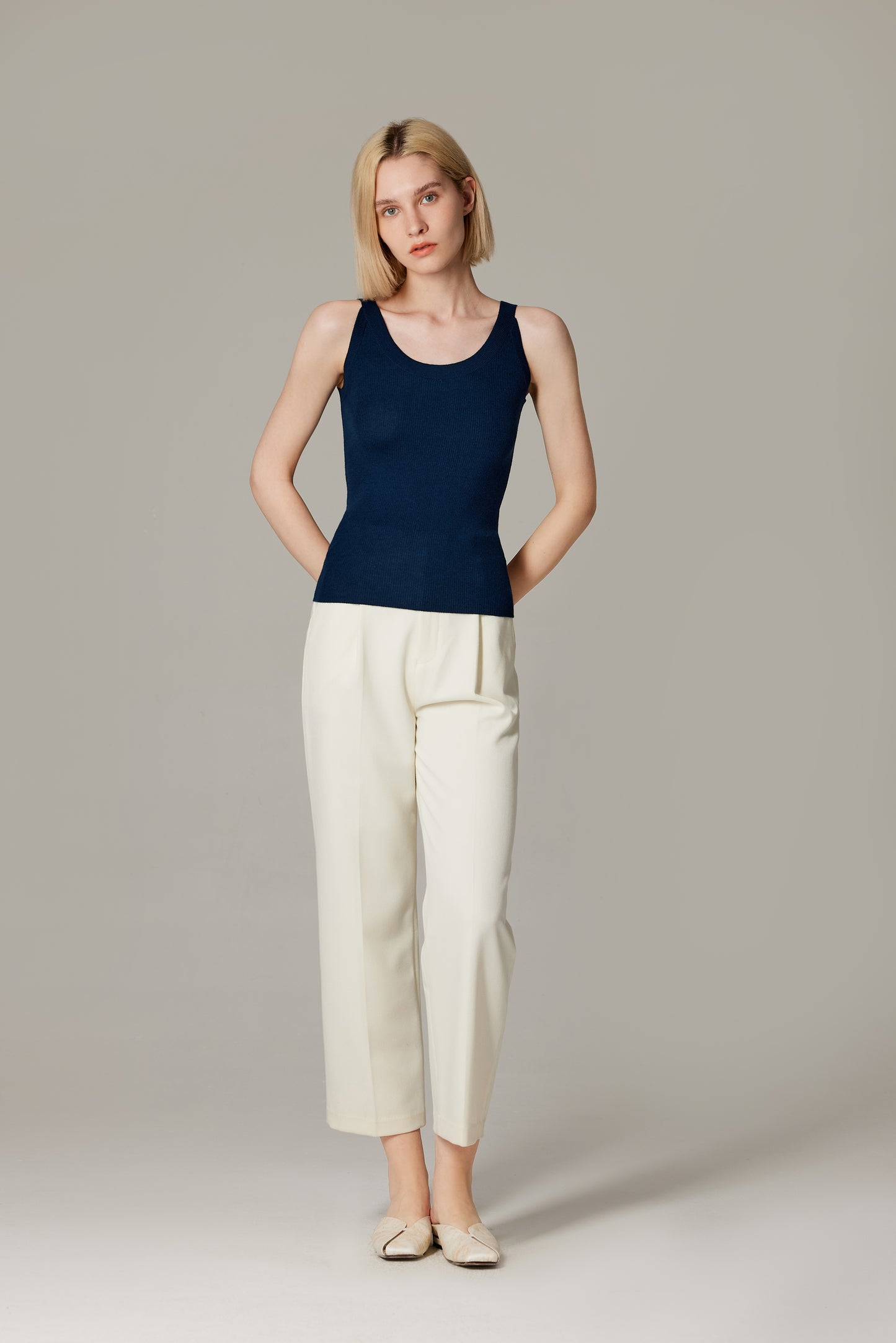 JENNIE LIU Women's Scoop Neck Tank Top | 75% Merino Wool 25% Silk Ultra-Soft Layering Essential | Natrual Moisture Wicking Sweater