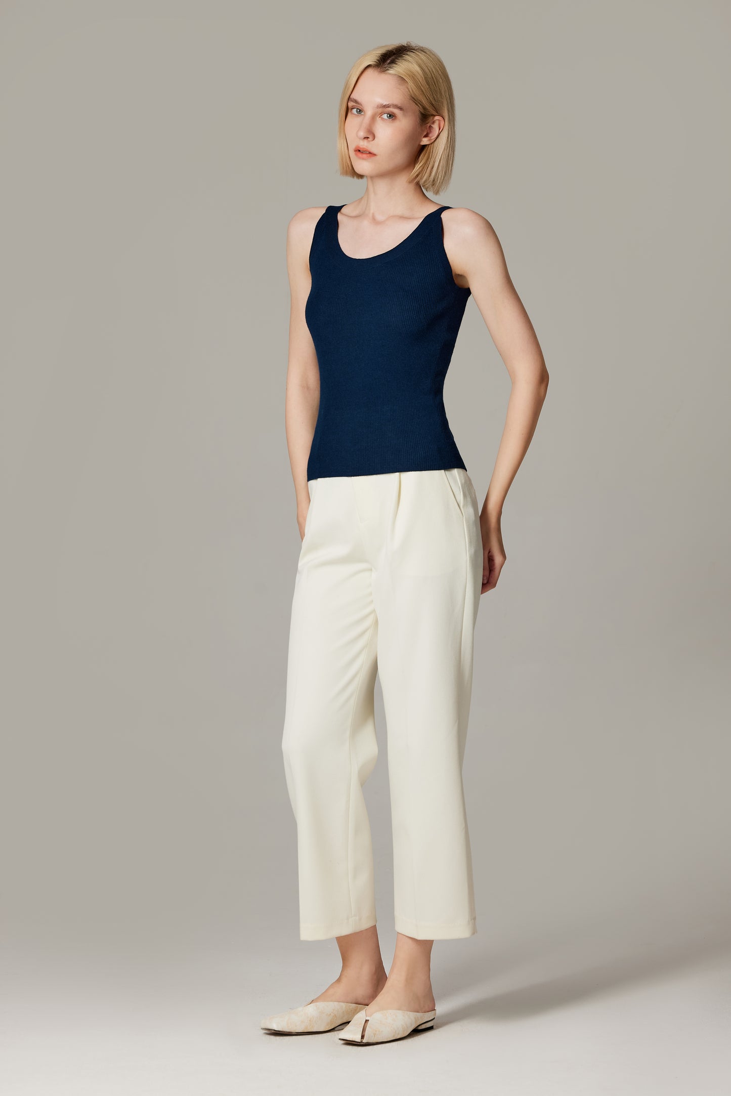 JENNIE LIU Women's Scoop Neck Tank Top | 75% Merino Wool 25% Silk Ultra-Soft Layering Essential | Natrual Moisture Wicking Sweater