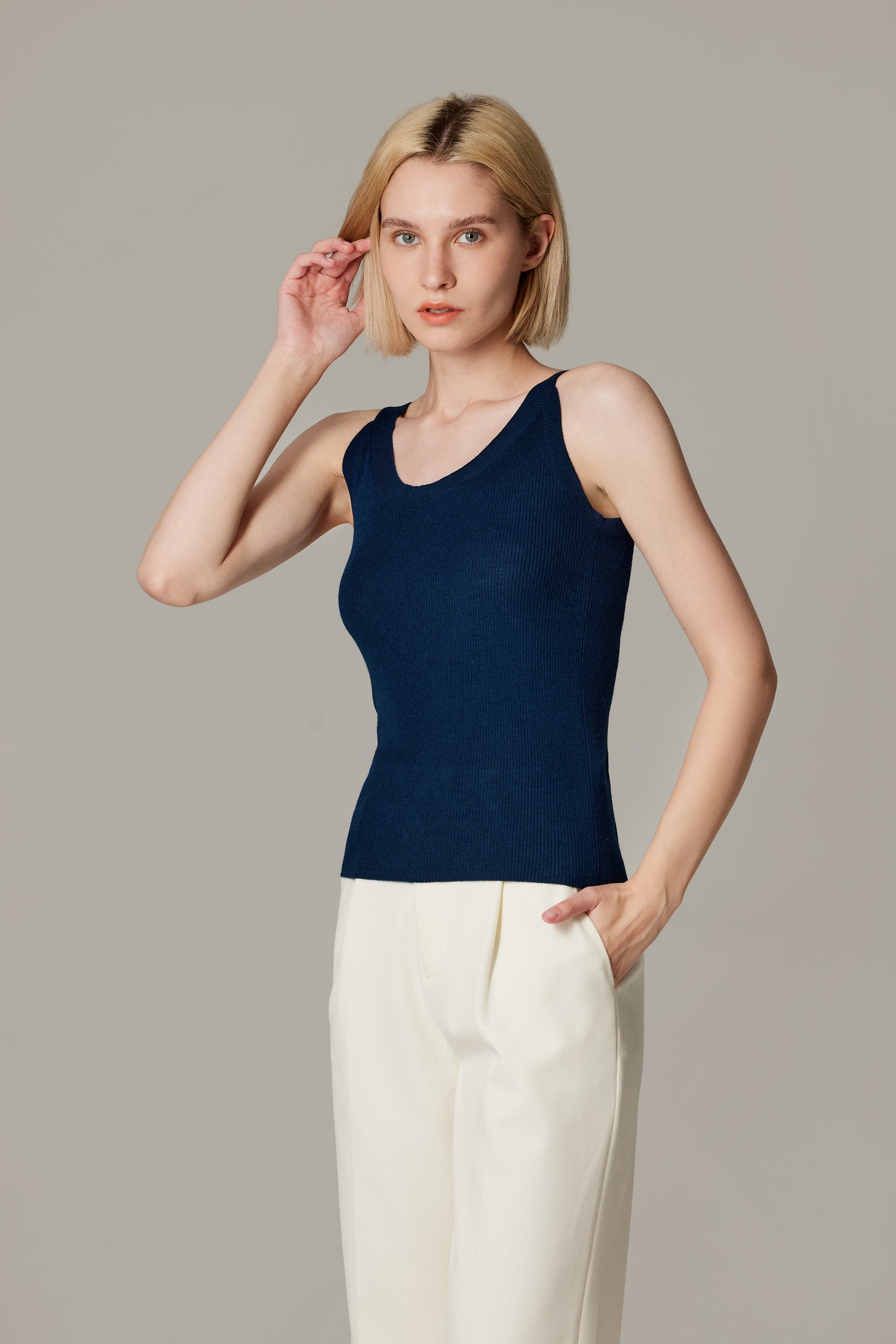 JENNIE LIU Women's Scoop Neck Tank Top | 75% Merino Wool 25% Silk Ultra-Soft Layering Essential | Natrual Moisture Wicking Sweater