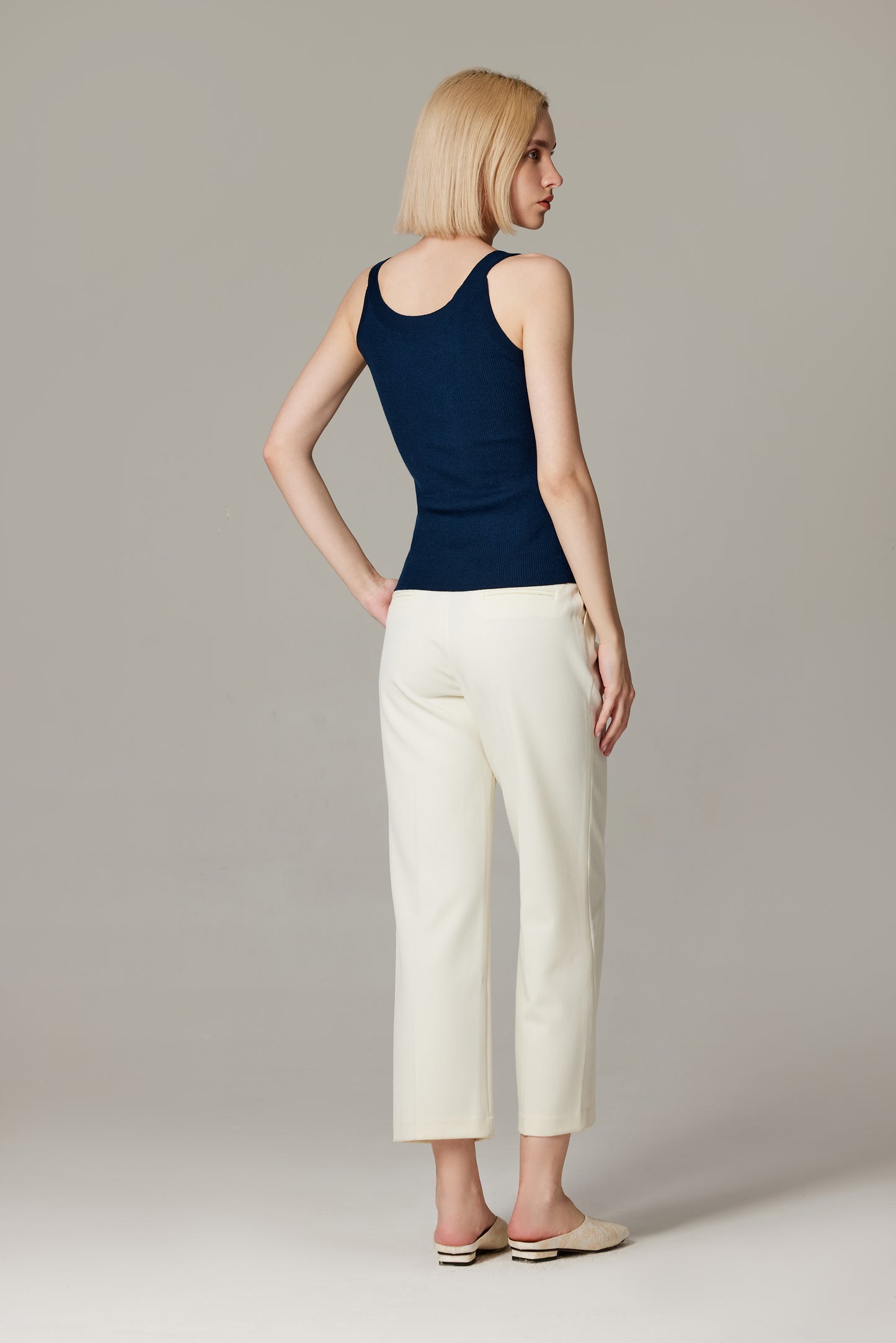 JENNIE LIU Women's Scoop Neck Tank Top | 75% Merino Wool 25% Silk Ultra-Soft Layering Essential | Natrual Moisture Wicking Sweater