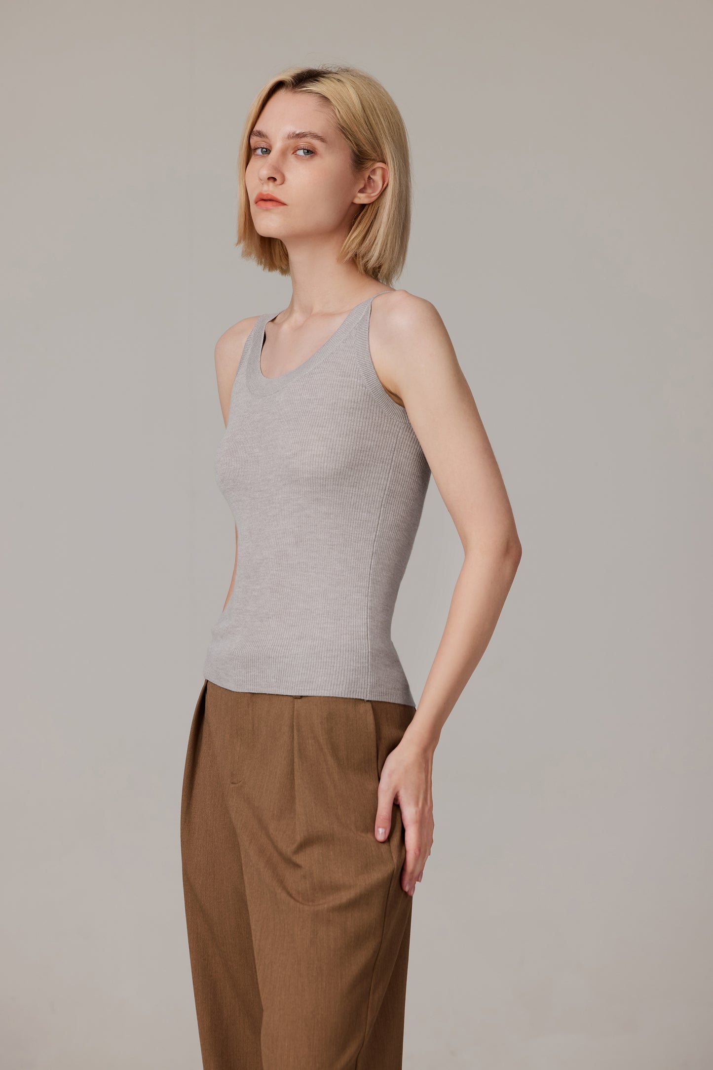 JENNIE LIU Women's Scoop Neck Tank Top | 75% Merino Wool 25% Silk Ultra-Soft Layering Essential | Natrual Moisture Wicking Sweater