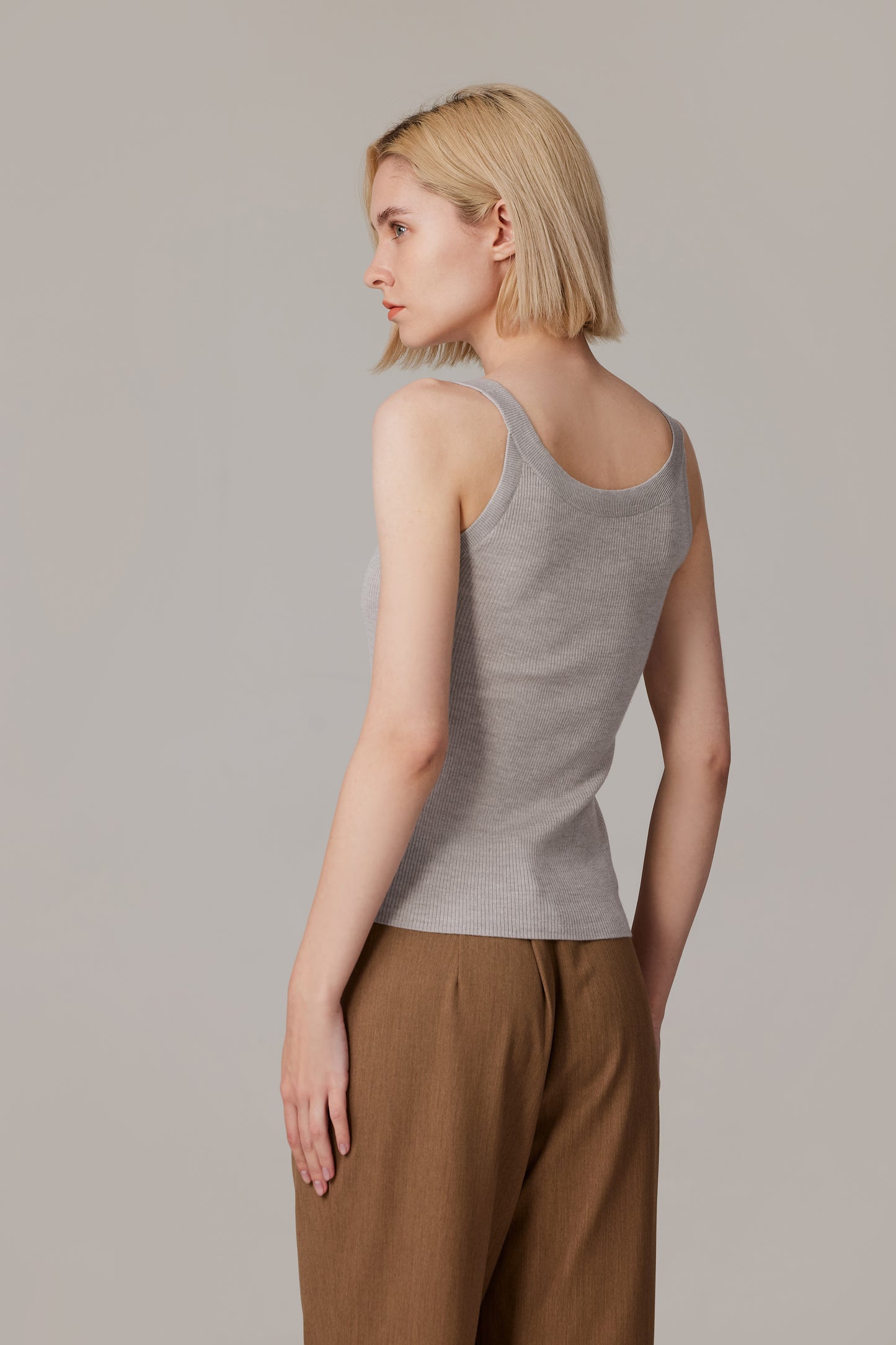 JENNIE LIU Women's Scoop Neck Tank Top | 75% Merino Wool 25% Silk Ultra-Soft Layering Essential | Natrual Moisture Wicking Sweater