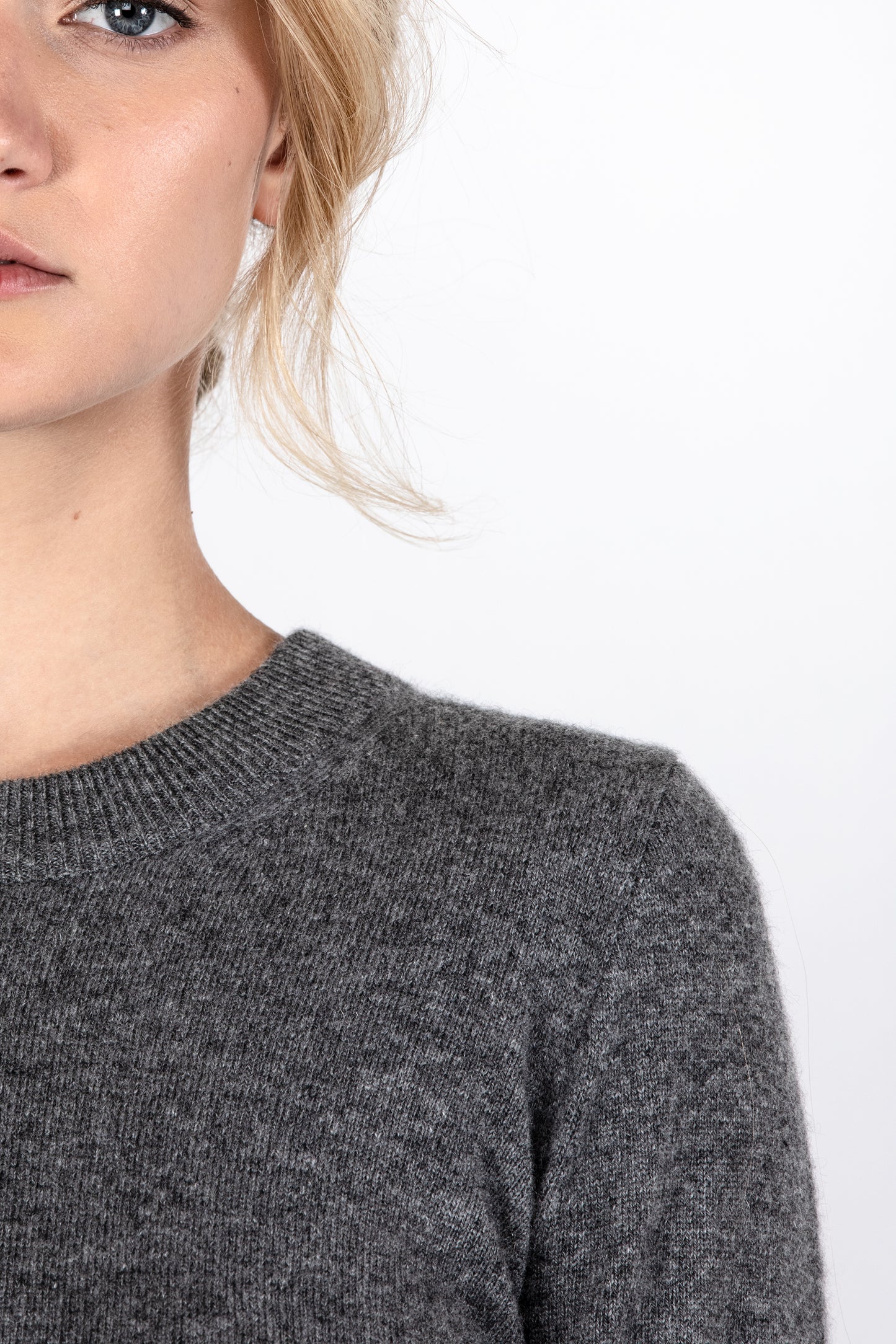 JENNIE LIU Women's 100% Pure Cashmere Long Sleeve Crew Neck Sweater