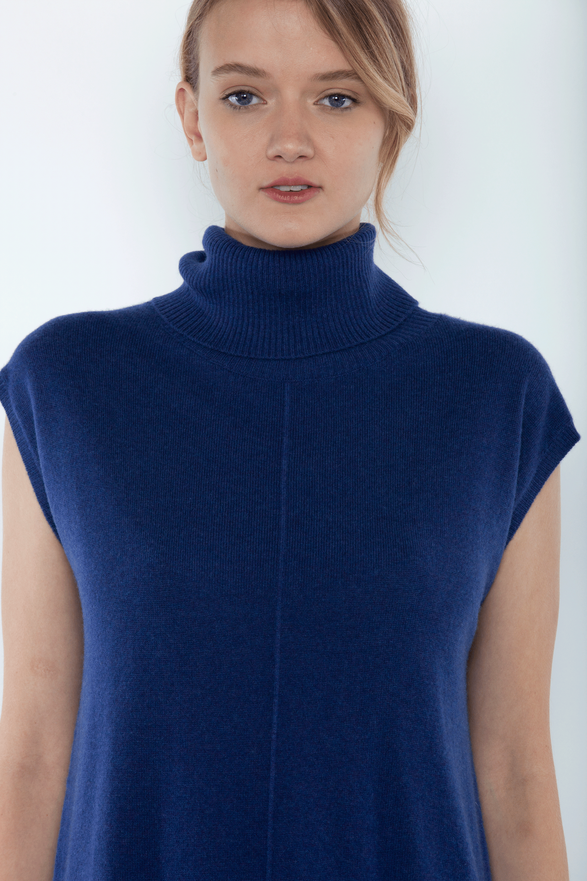 Cashmere sleeveless 2025 turtleneck sweater